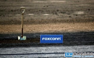 美國富士康生產Apple遭遇用人荒，用自動化機器人取代更多人工崗位。